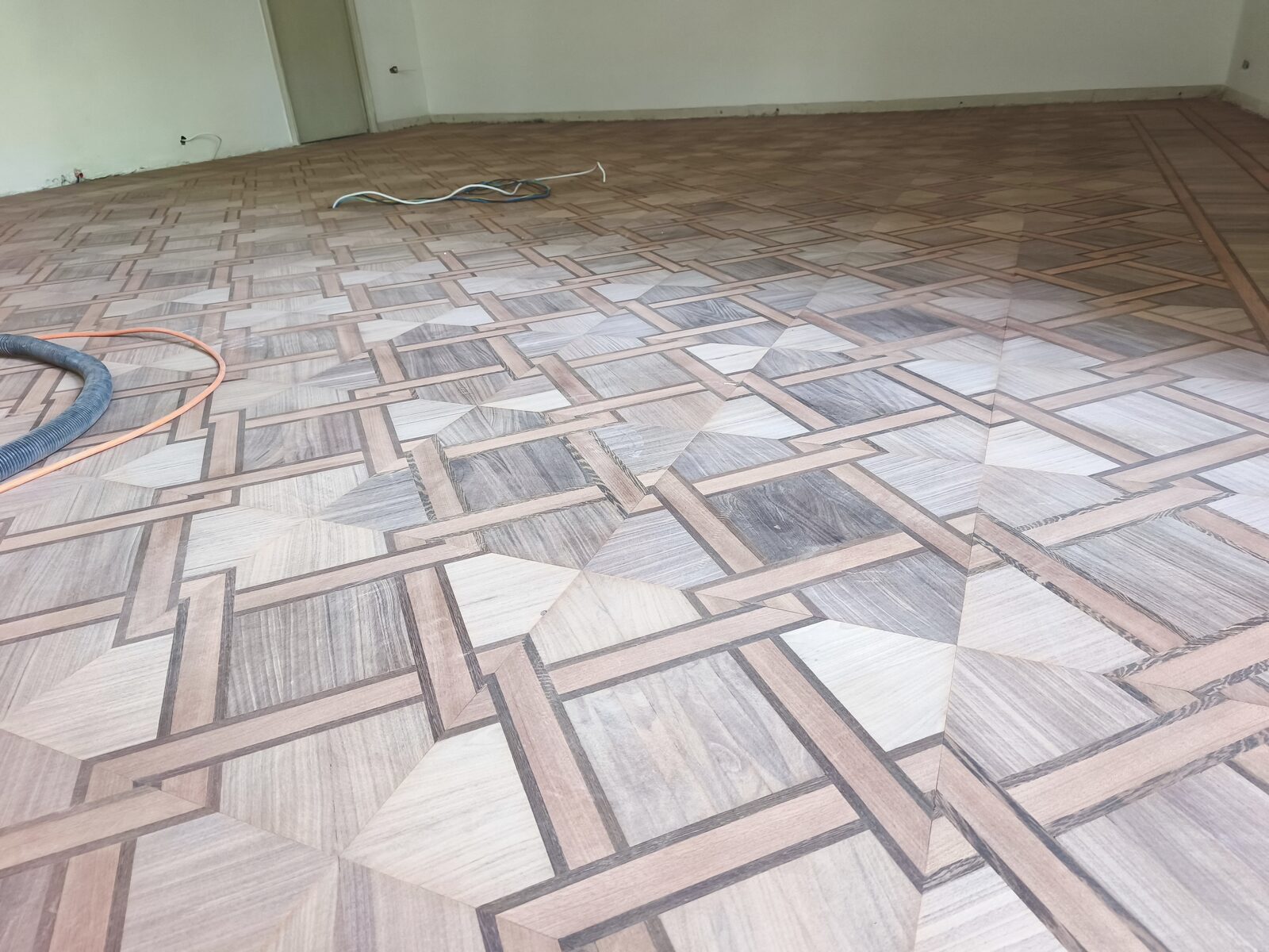 Mozaični parket iz ameriškega oreha in mahagonija, Ljubljana